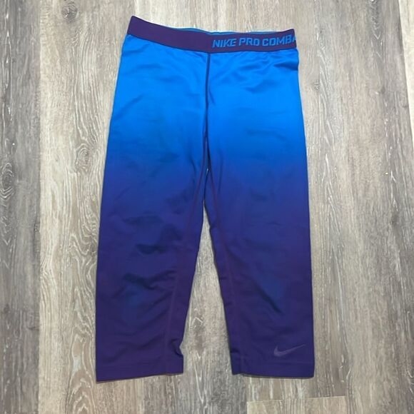 Nike Capri Tights - Picture 2 of 5